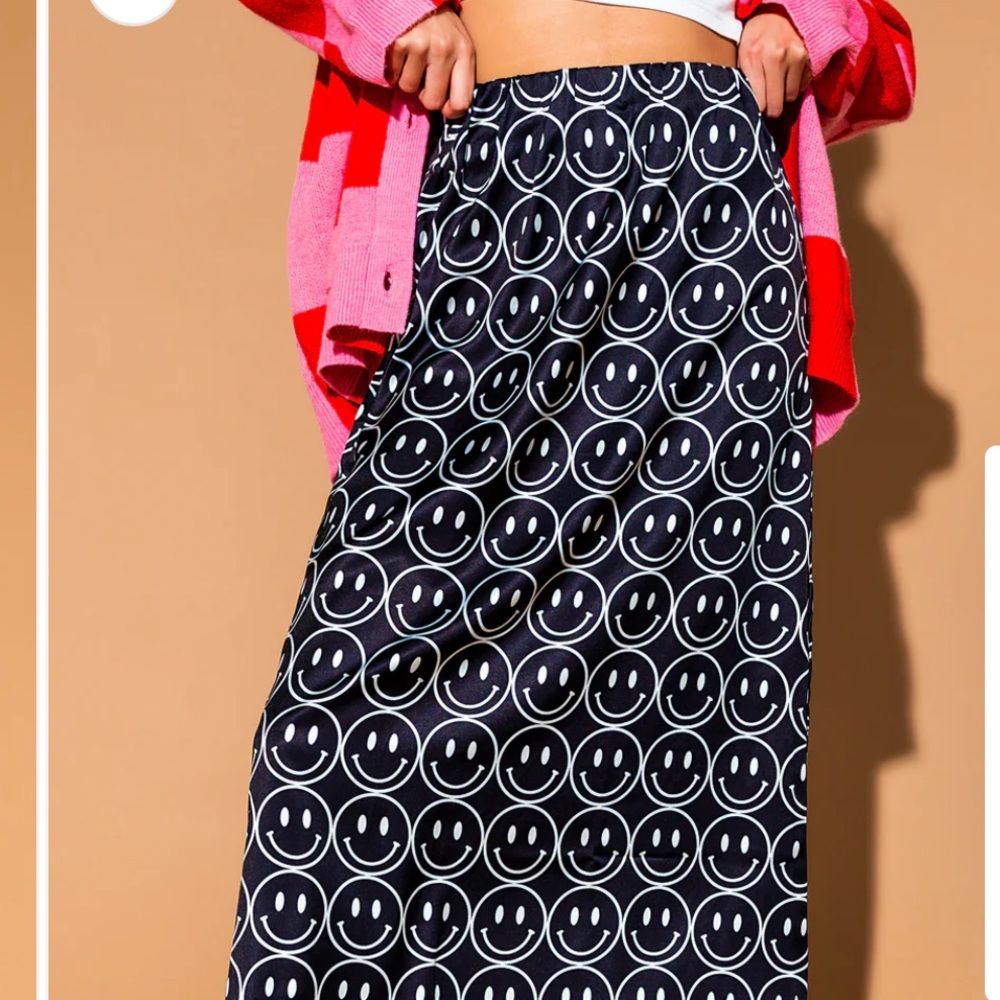 Dressed in Lala Smiley Face Midi Pencil Skirt Black and White Medium - Picture 3 of 8